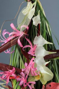 A bridal design with beargrass as an accessory. Step by step. DIY